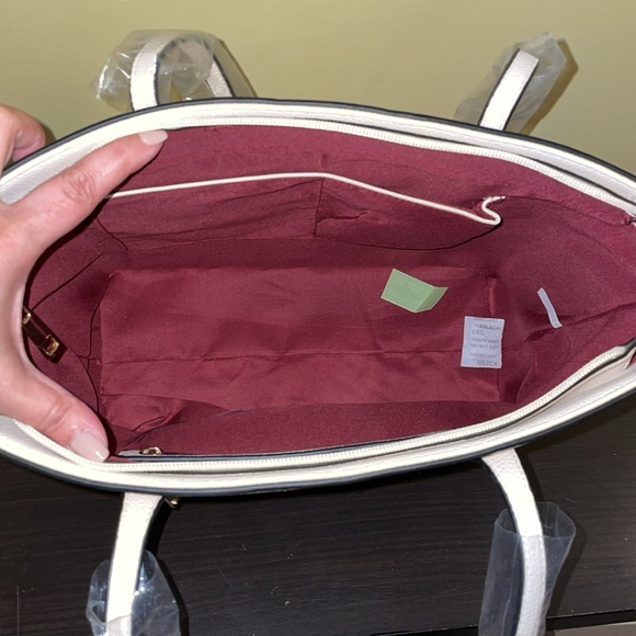 Winter White Vegan Tote NWT - Picture 4 of 6